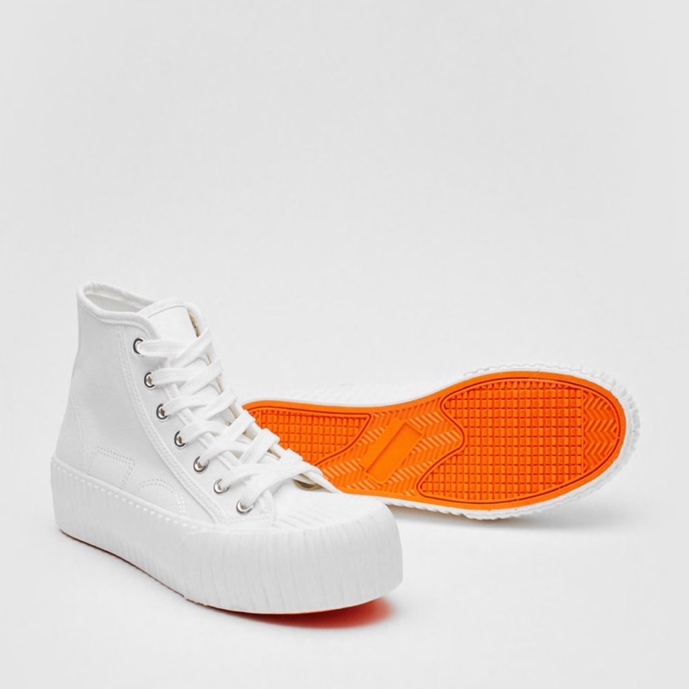 Chunky heel high top white sneakers🧡